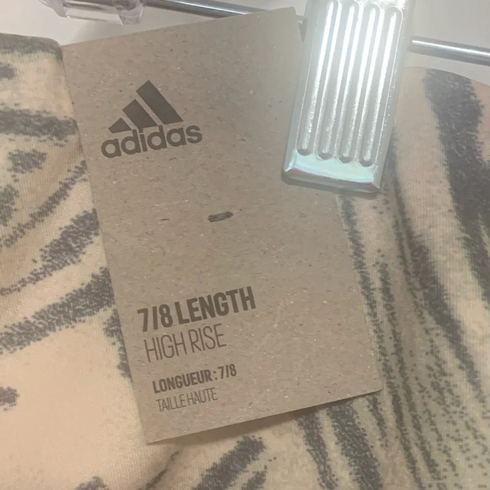 Womens Adidas 7/8 length leggings. Gray/Green Super-soft, stretch Size 3X - Picture 3 of 7